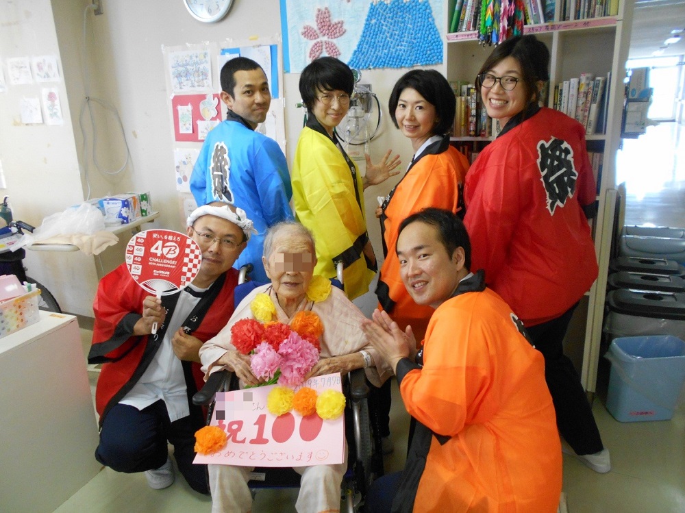 100歳のお誕生日おめでとうございます