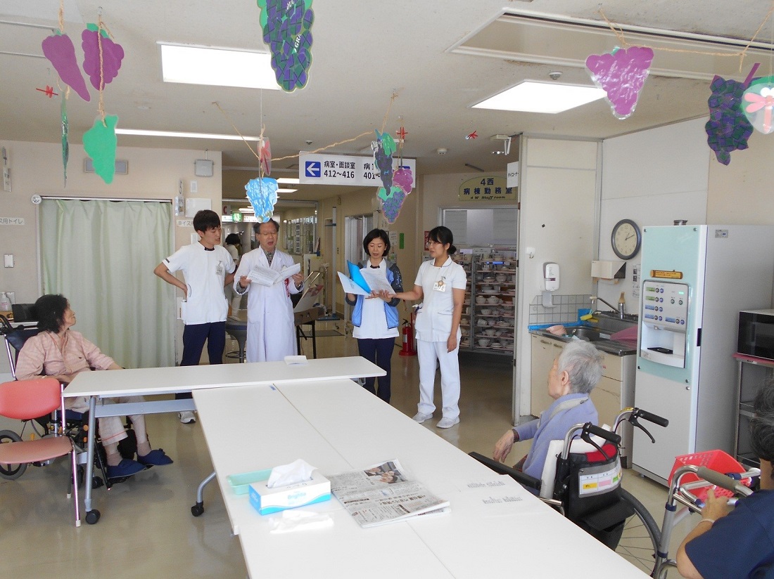 歌を唄って退院をお祝いしました