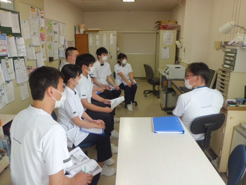 リスク管理の講義を受けています